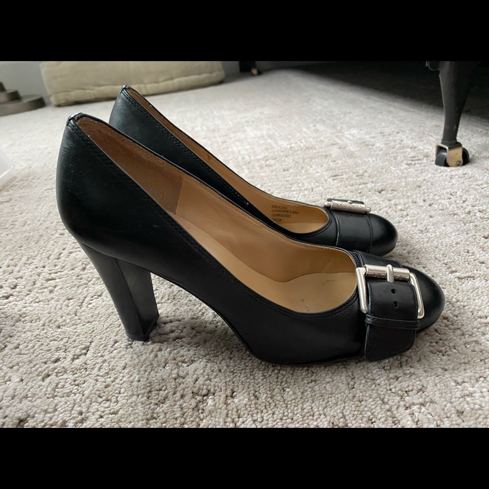 MICHAEL KORS heels 8.5 silver accent/buckle. Comfortable and stylish.